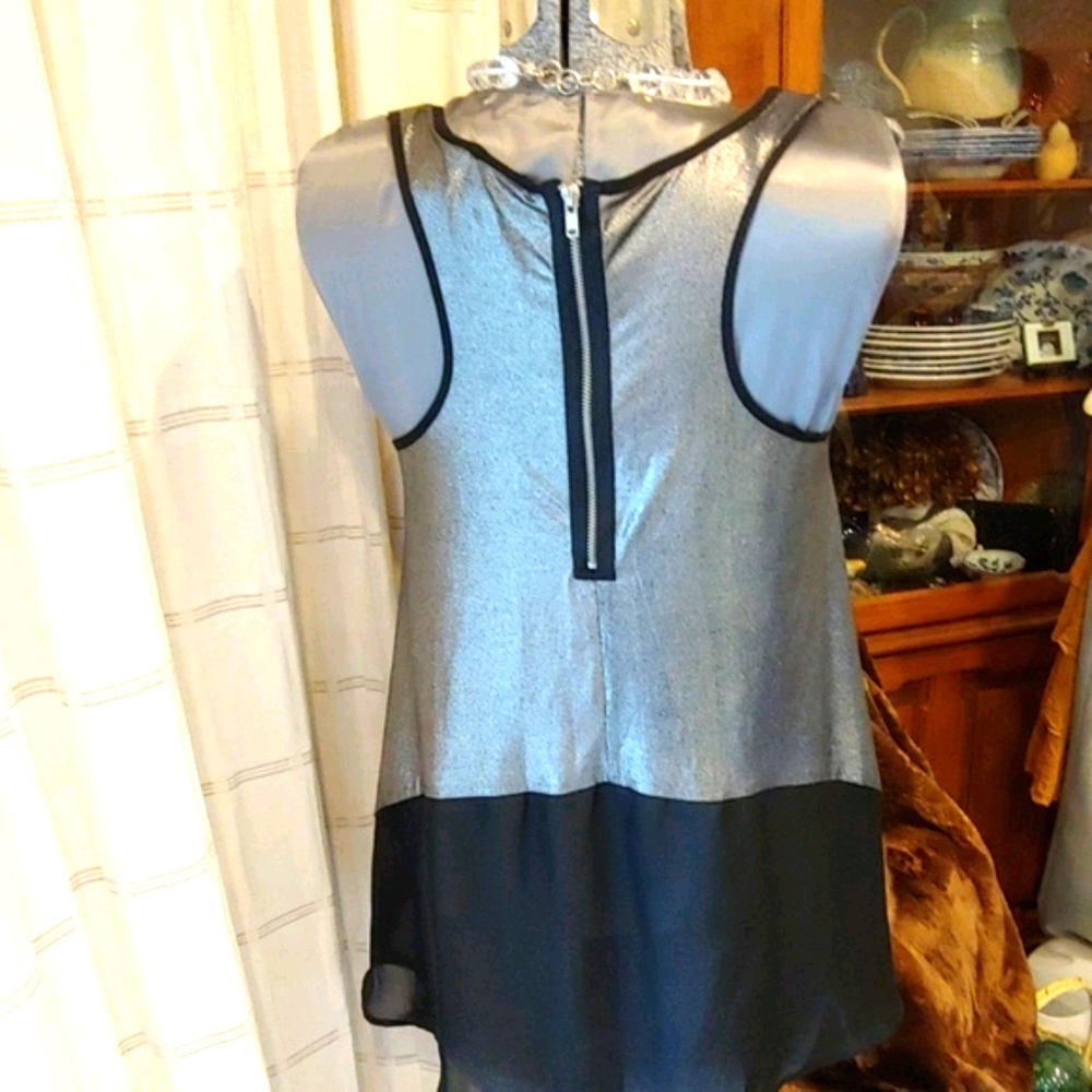 Cute "Daytrip" Silver and Black Tank Top - Picture 2 of 3